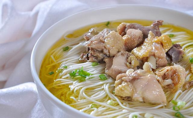 如何用最简单的方法做一碗香浓的鸡汤面平安夜送给你在意的人