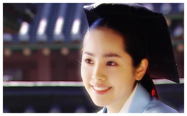 一股清丽脱俗的气质,眼眸中总透露着一种真挚,她与《大长今》中的谦虚