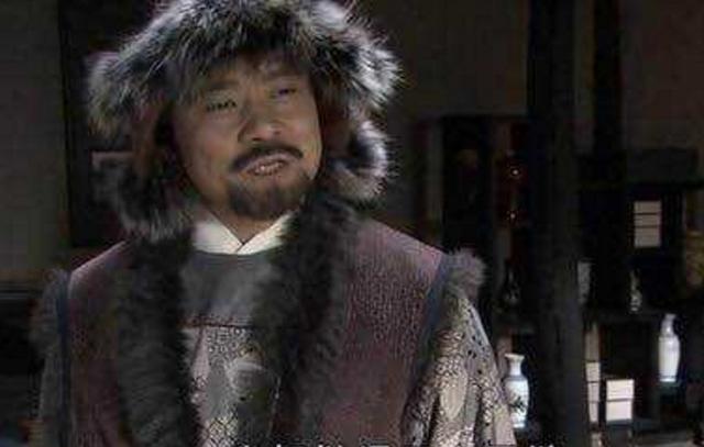 第三部又换了个身份,成了盱眙城中的奸商何五奇.