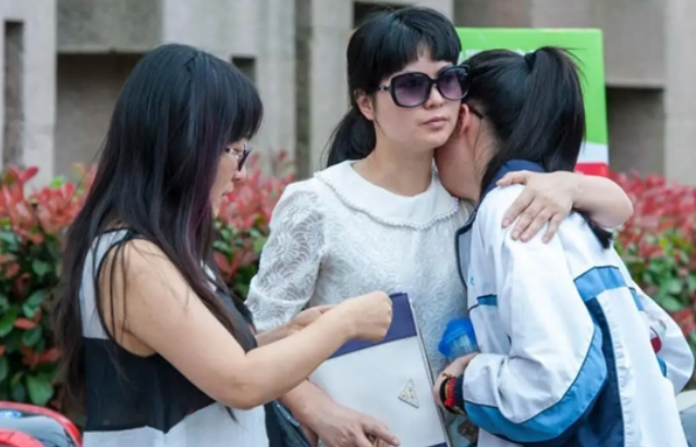 花了150元,女大学生被妈妈呵斥不懂事!网友:看头像,钱都留给儿子休闲区蓝鸢梦想 - Www.slyday.coM