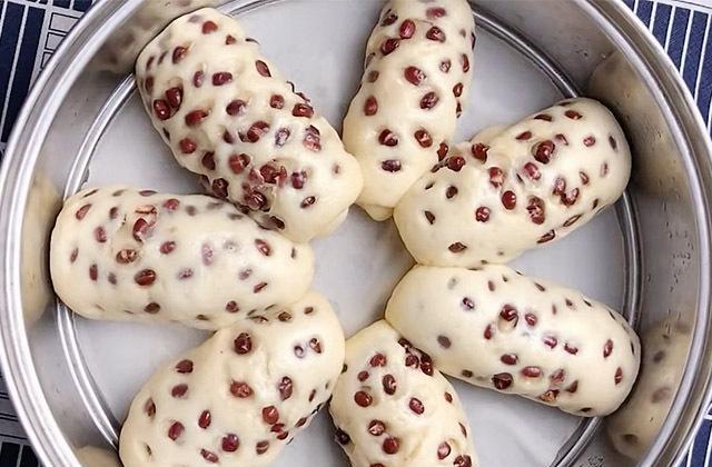 红豆加面粉这样做,当早餐做零食,营养补气血,孩子和女性要多吃