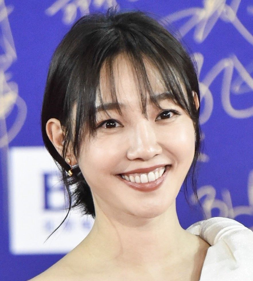 明星美照,图一实力派女演员白百何,笑得"人比花娇"!_高清图集_新浪网