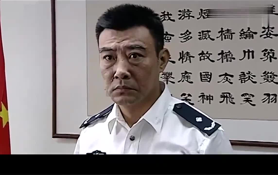 警中英雄:警察犯了错,领导劝他辞职,他却脱下了警服交出了手枪