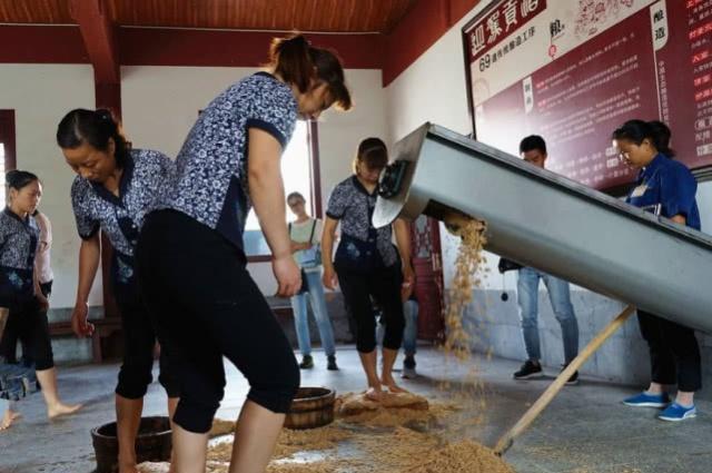 五种用脚踩出来的食物,很多人还在天天吃,别再傻傻不知道了!