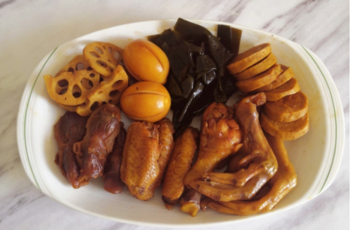 准备食材:卤味食材比较随意,没有强行规定,以自己的喜好为准.