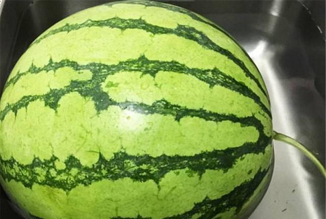 买西瓜时,"纹路"挑宽的还是窄的?之前没注意看,难怪瓜不甜