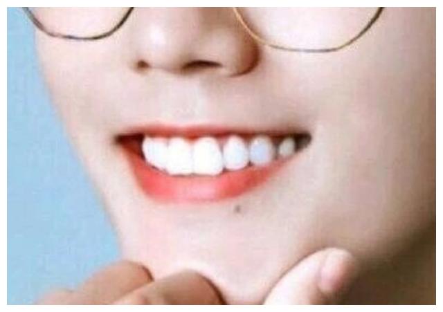 看"嘴巴"猜明星,蔡徐坤太简单,能认出图4的是"追星大佬"!