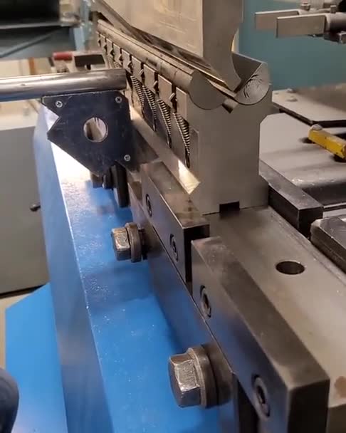 华夏机床获得折弯机上料组织专利进步作业效率和准确度