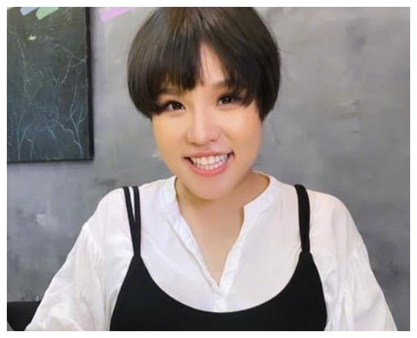 有种逆袭叫谢依霖,生完孩子与怀孕时判若两人,如今美到不敢认