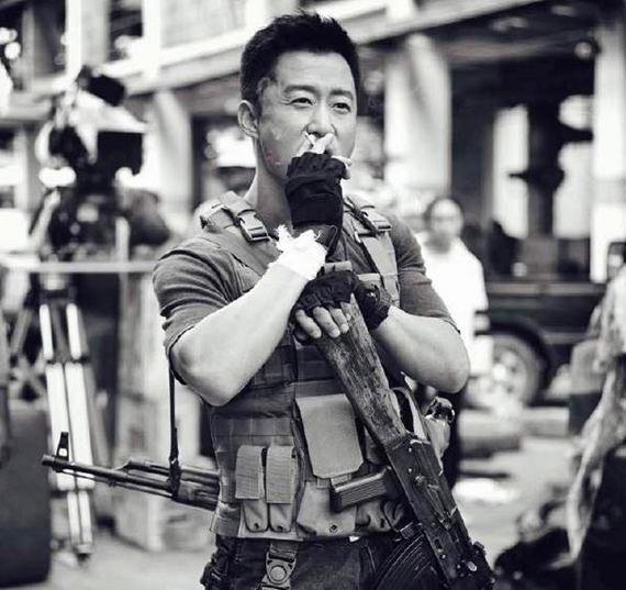 《战狼2》吴京借军方武器拍戏,为什么他能这么"牛"?