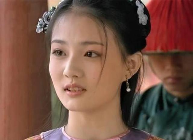 因为当时的姐姐也就是甄嬛俨然是皇帝妃嫔之一,因为想见妹妹,一来呢