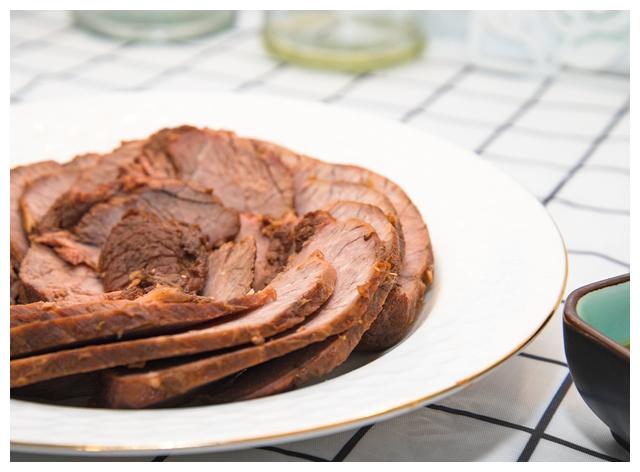 学学健身达人的菜谱,钙是牛奶10倍,夏天馋肉就吃它