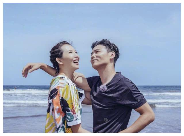 6年陪着刘銮雄,3年跟着吴奇隆,为什么蔡少芬还能嫁得有缘人?