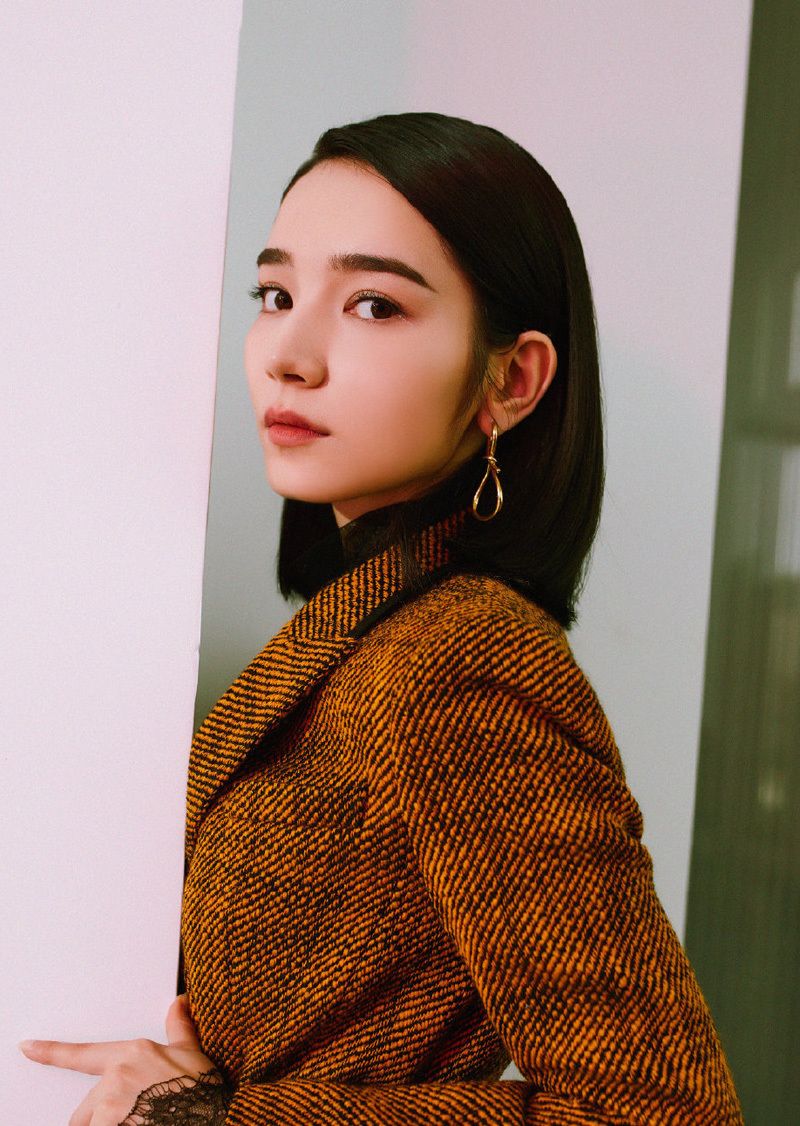 干练大方,靓丽容颜,双眸炯炯——演员代斯_高清图集_新浪网