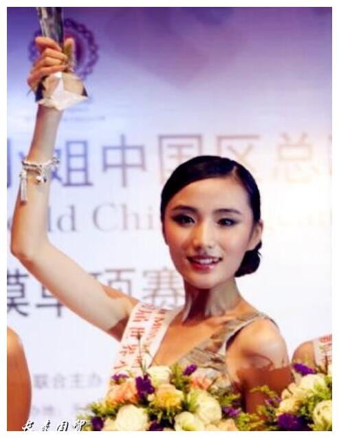 下面长春国贸晒一组海哈金喜参加比赛时的泳装照片,照片中的海哈金喜