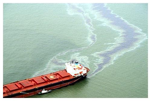 汽车油膜去除的最佳方法 汽车玻璃有油膜怎么处理