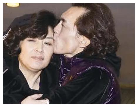 李咏离世4年,再看哈文的状况,才明白嫁给李咏是最好的选择休闲区蓝鸢梦想 - Www.slyday.coM 李咏离世4年,再看哈文的状况,才明白嫁给李咏是最好的选择休闲区蓝鸢梦想 - Www.slyday.coM