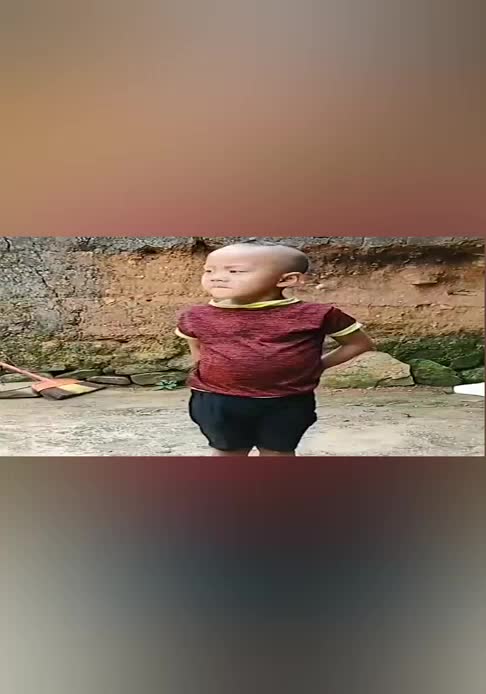 乡村小孩的社会摇他已经非常努力了给点掌声吧