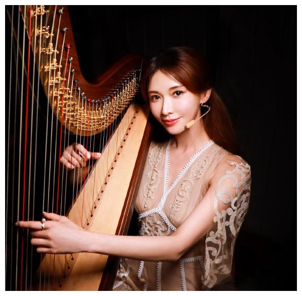 当名模成为古典美人是怎样的画面?林志玲手拿竖琴,太美了