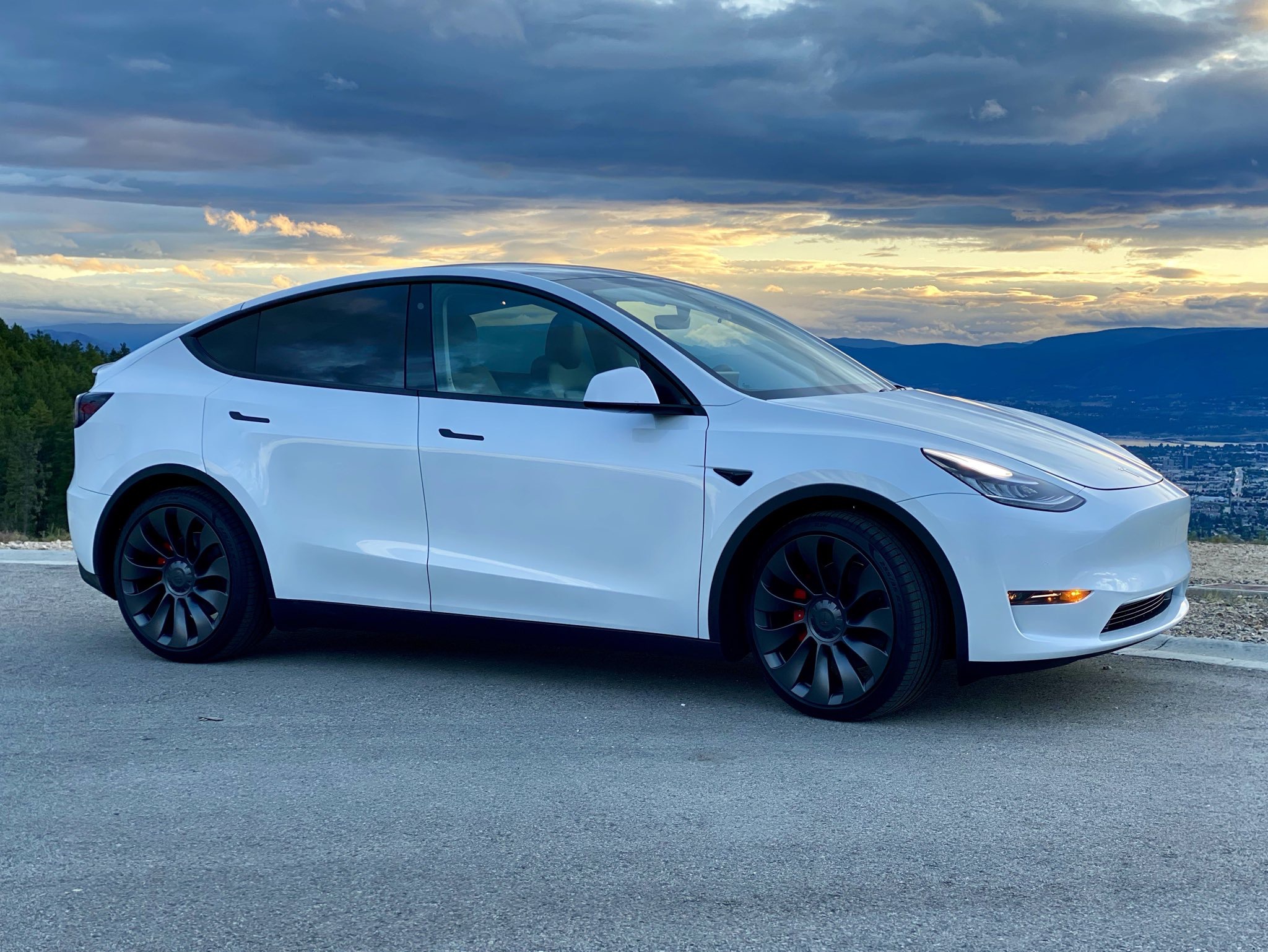 马斯克称智能手表是过时技术,暗示特斯拉会直接上脑机互联-新浪汽车