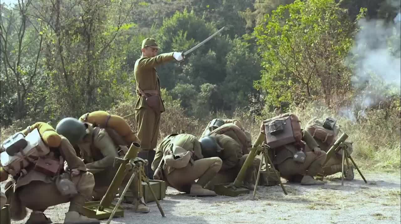 小鬼子进庄前放一波迫击炮,团长按兵不动,等他们进来一锅端