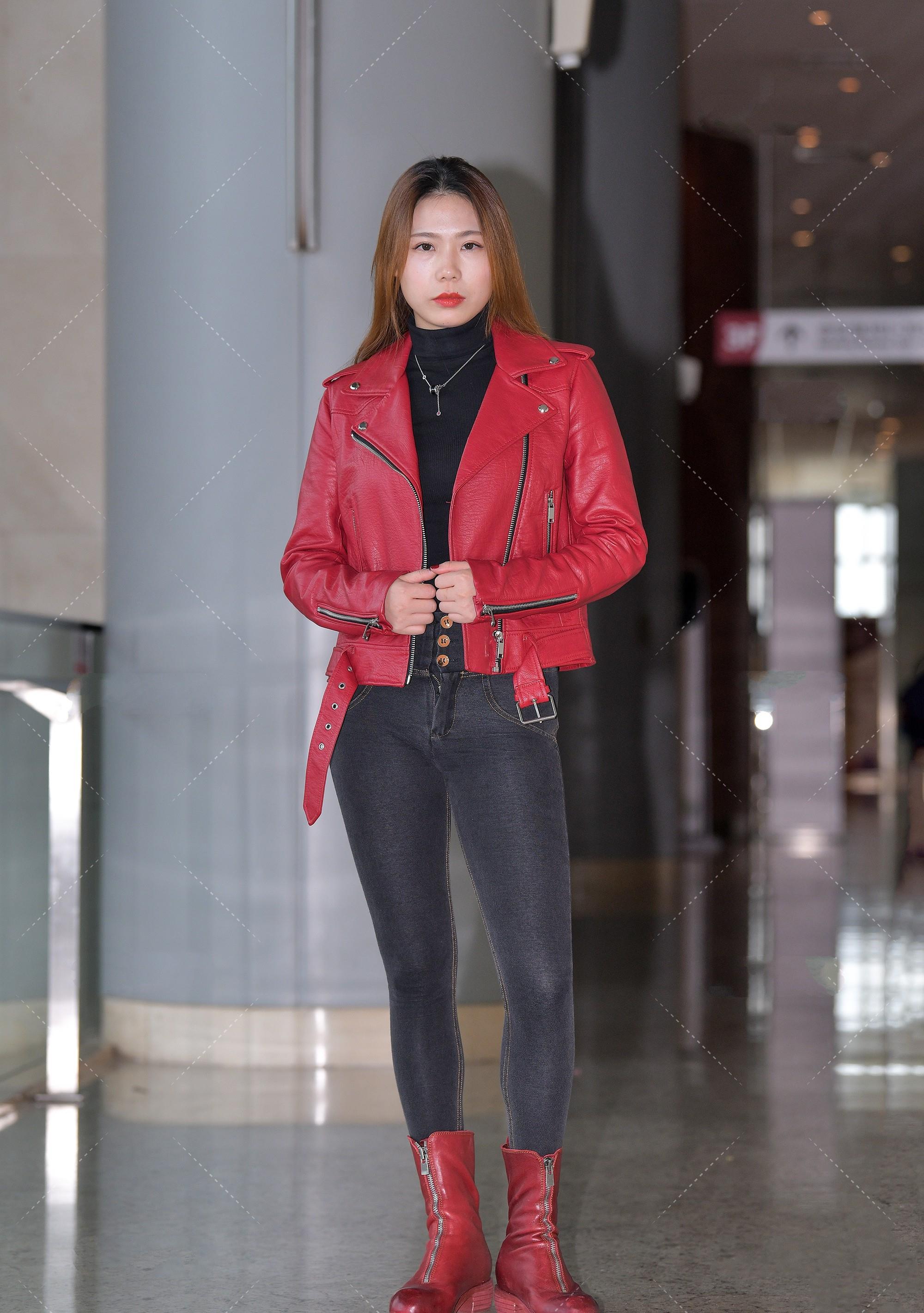 红色皮衣搭配同色长靴,热情奔放,精致独特_高清图集_新浪网