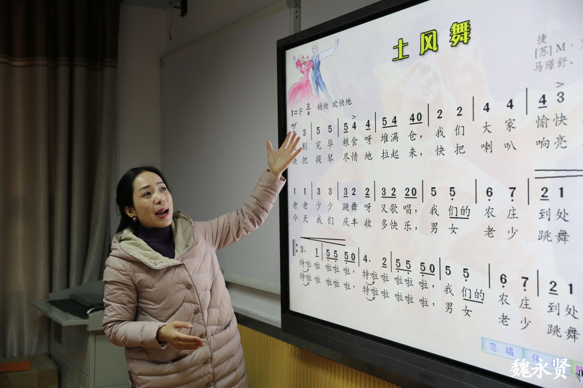 80后教学能手用音乐开启快乐之门,孩子们好想聚在一起唱歌