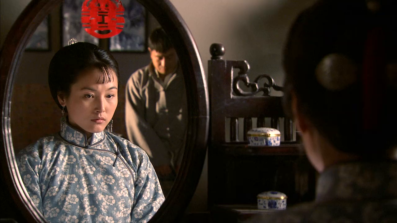 《云飞丝路天》玉娴将天宝的被褥拿到一边 自己上床睡了