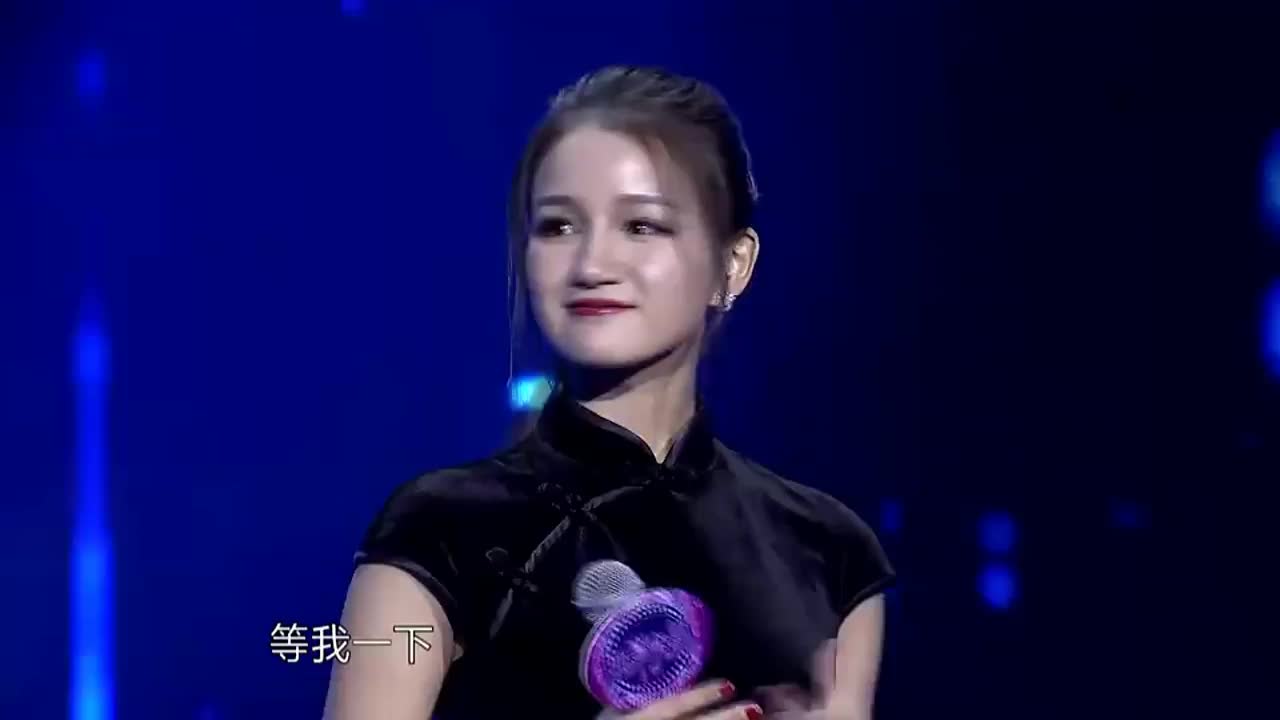 为您推荐: 《新相亲大会》男嘉宾张文凯成功牵手4号女嘉宾李子涵,祝福