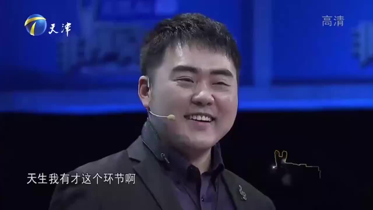 小伙现场吹萨克斯,可把主持人大卫吓到了:我才刚来两天