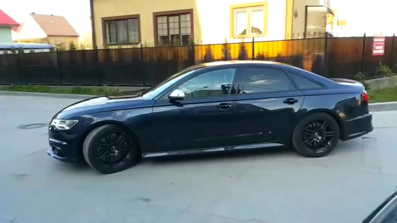 奥迪s6原厂声浪,听说这是男人最喜欢的两种声音之一.