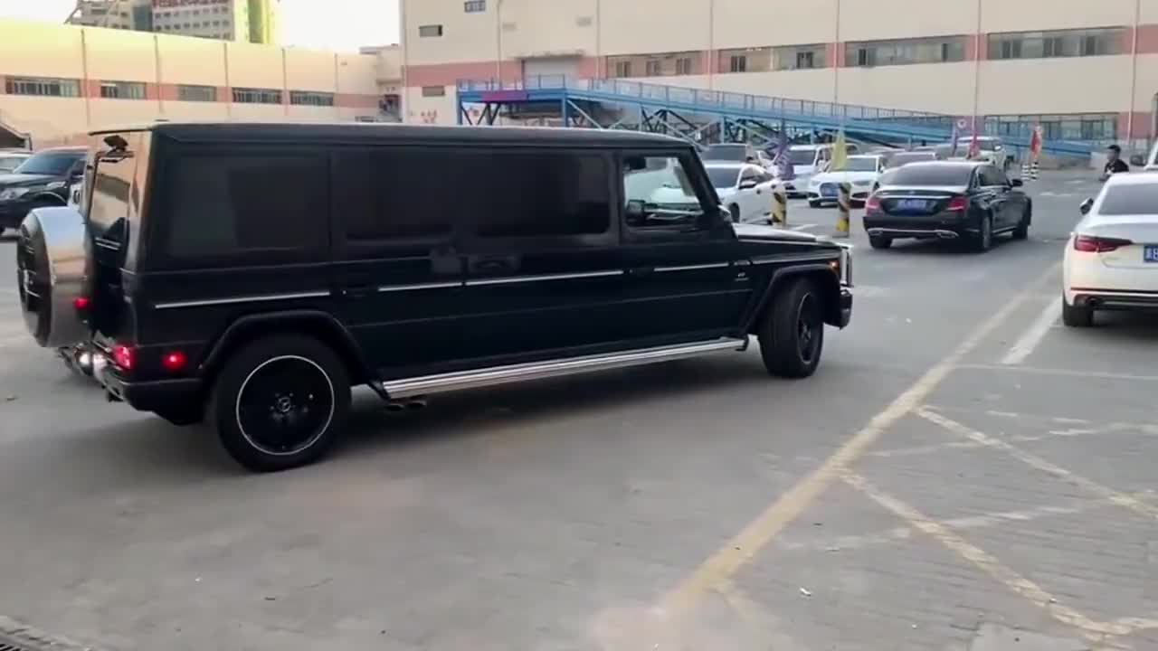 加长版的奔驰大g拿来当婚车倍有面