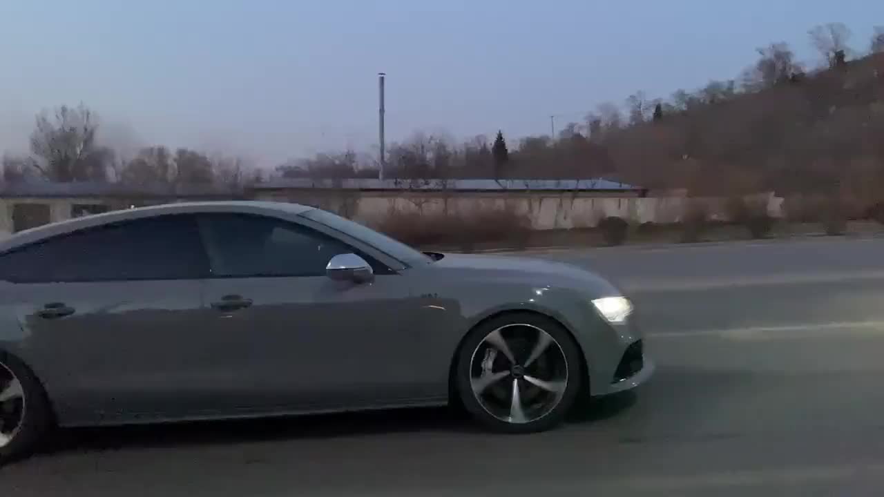 奥迪rs7抬头的那一刻真是太帅了!