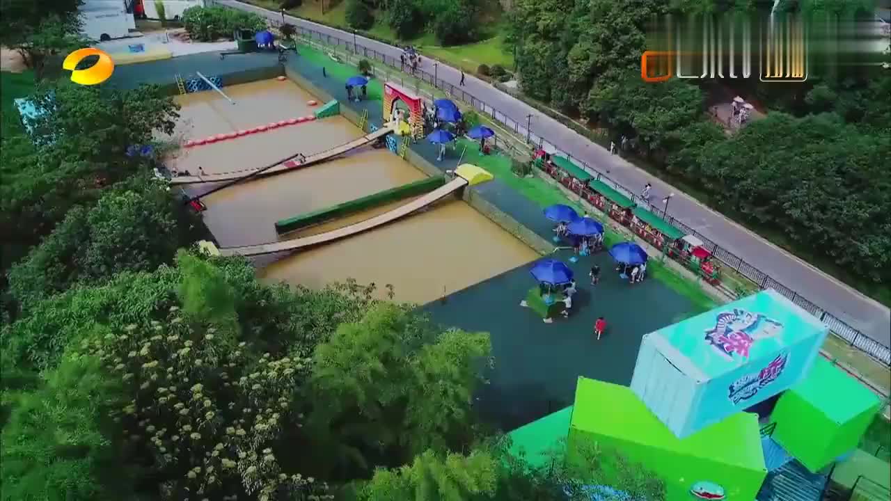 摇啊笑啊桥:恐龙队听着动感音乐,配合着杜海涛的热情解说,完胜