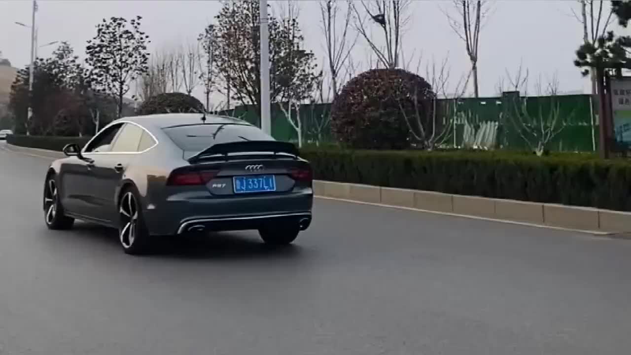 奥迪rs7的尾翼看上去好特别啊!