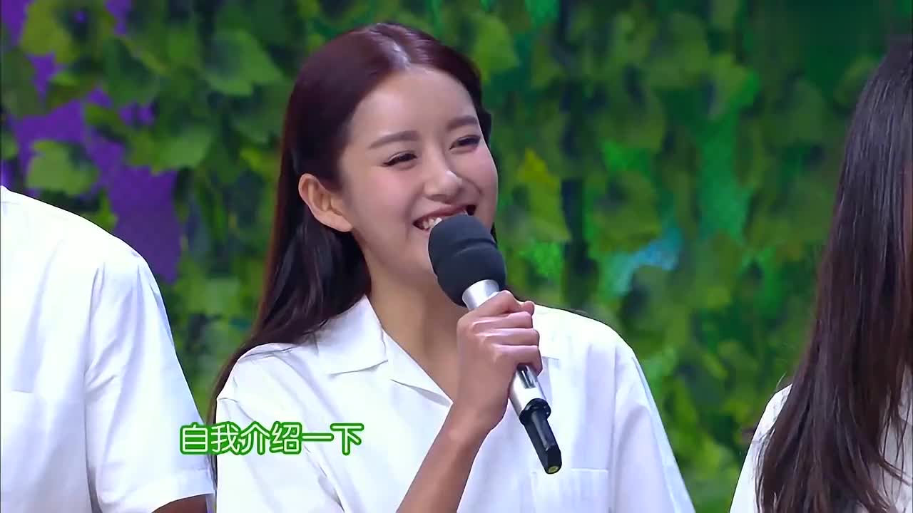 张子萱倪妮同框,一个甜美可人一个气质大方,都是女神级别!