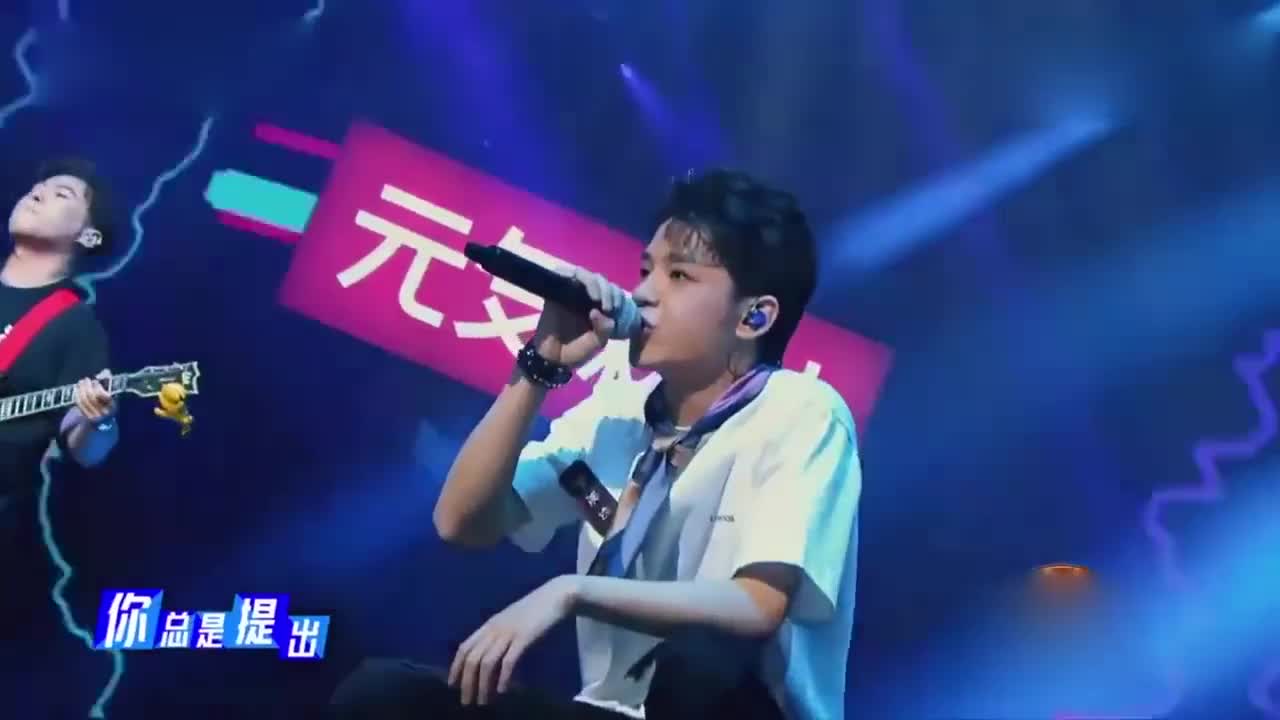 我们的乐队:张恩岱泰山乐队改编《都选c》,浑厚嗓音好有爆发力