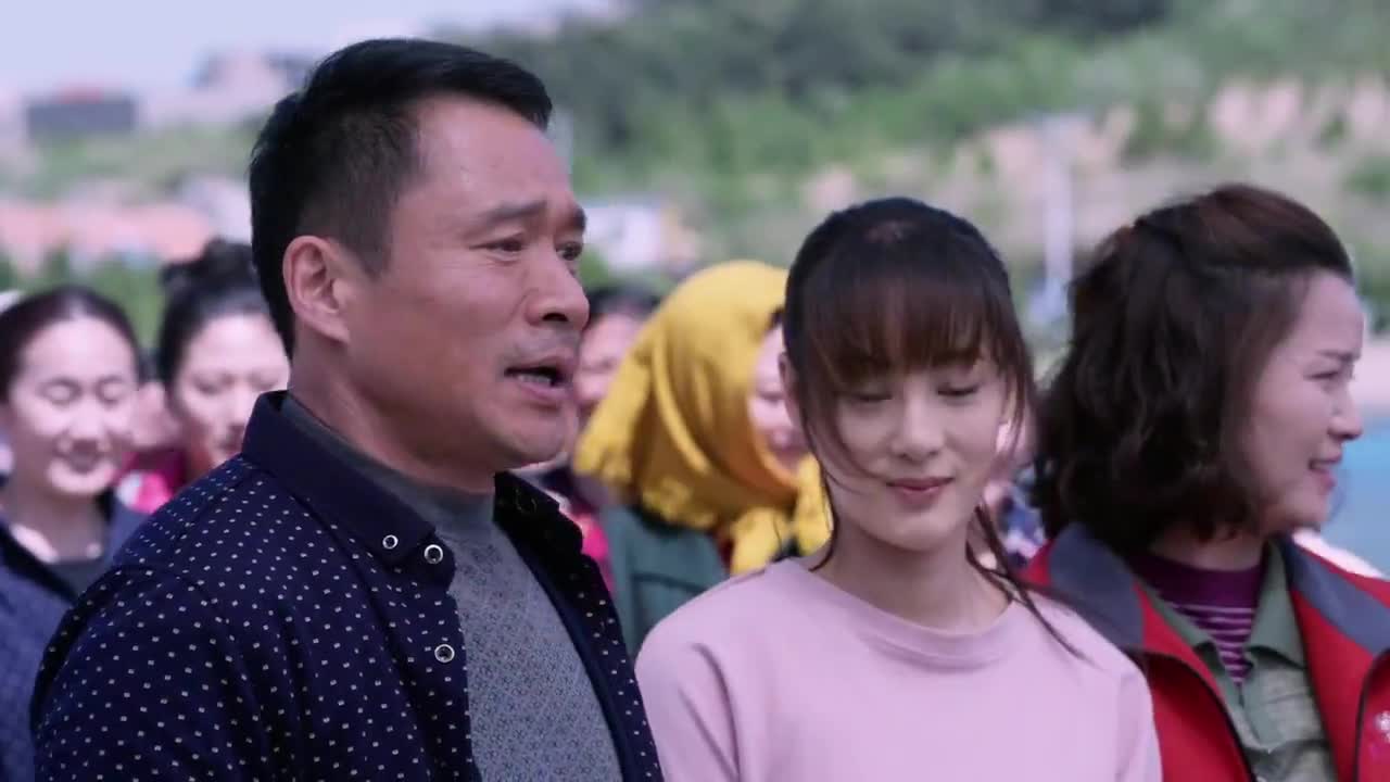 温暖的村庄:全村老百姓都来为小伙送行,因为他能给村里带来希望