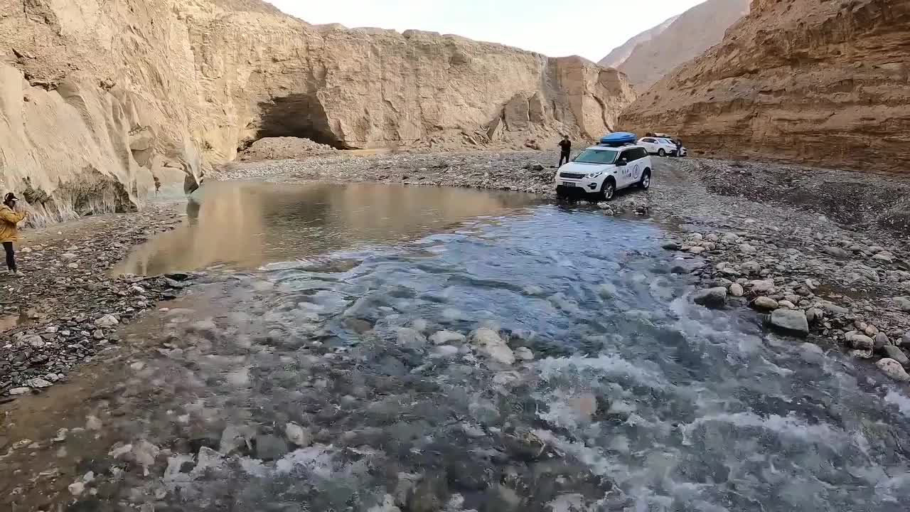 五菱宏观也敢去挑战昆仑山大峡谷,底盘差点干坏了