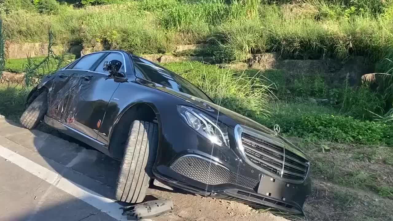 看凯迪拉克cts-v弹射起步秒杀川崎忍者 为您推荐: 铃木维特拉实车展示