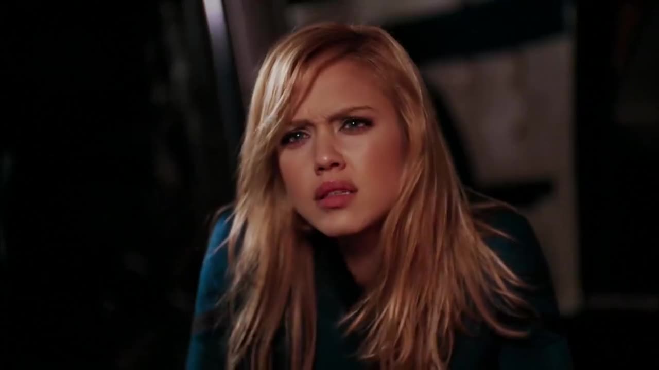 神奇四侠消灭了毁灭博士,受到了民众的爱戴,他们是英雄