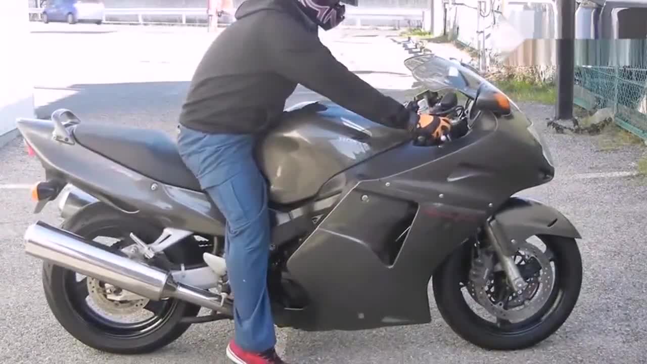 曾经是全球最快的摩托车,如今是最便宜的重机车本田黑鸟