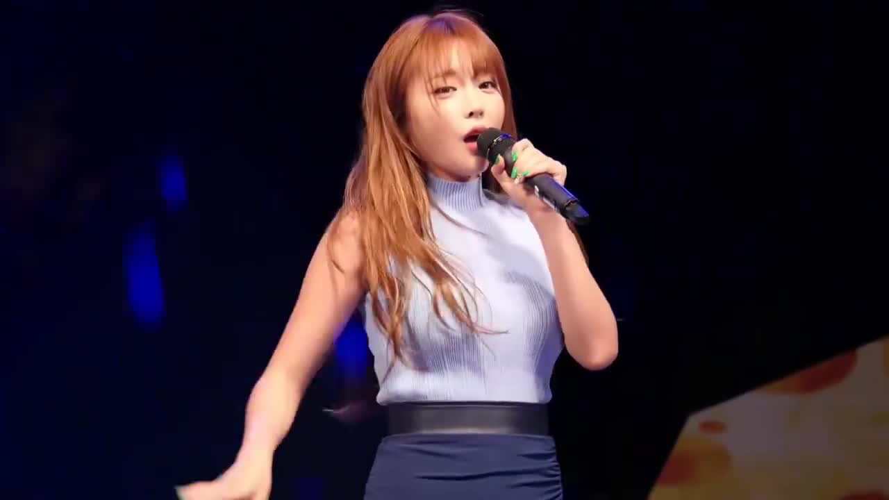 洪真英不愧是微胖女神这撒娇女神撩人声音就像是撒娇卖萌