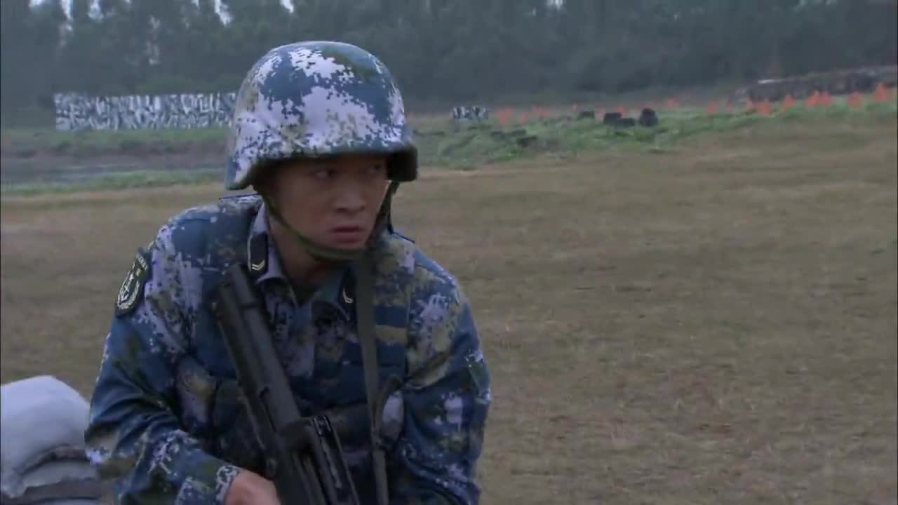 火蓝刀锋:蒋小鱼等人获得火蓝匕首,连吃饭都带着,真成宝贝了