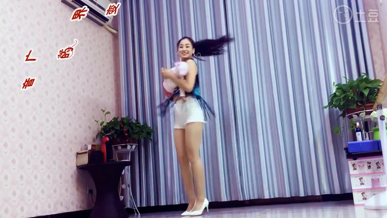 青青世界广场舞《不变的音乐》