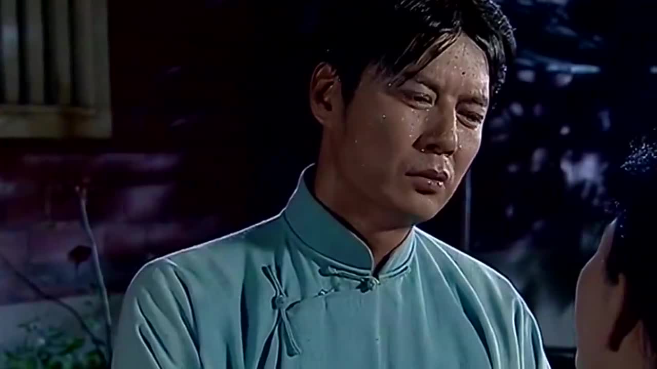 我爱我夫我爱子:知道父亲有困难,年幼的女儿砸开了自己的存钱罐