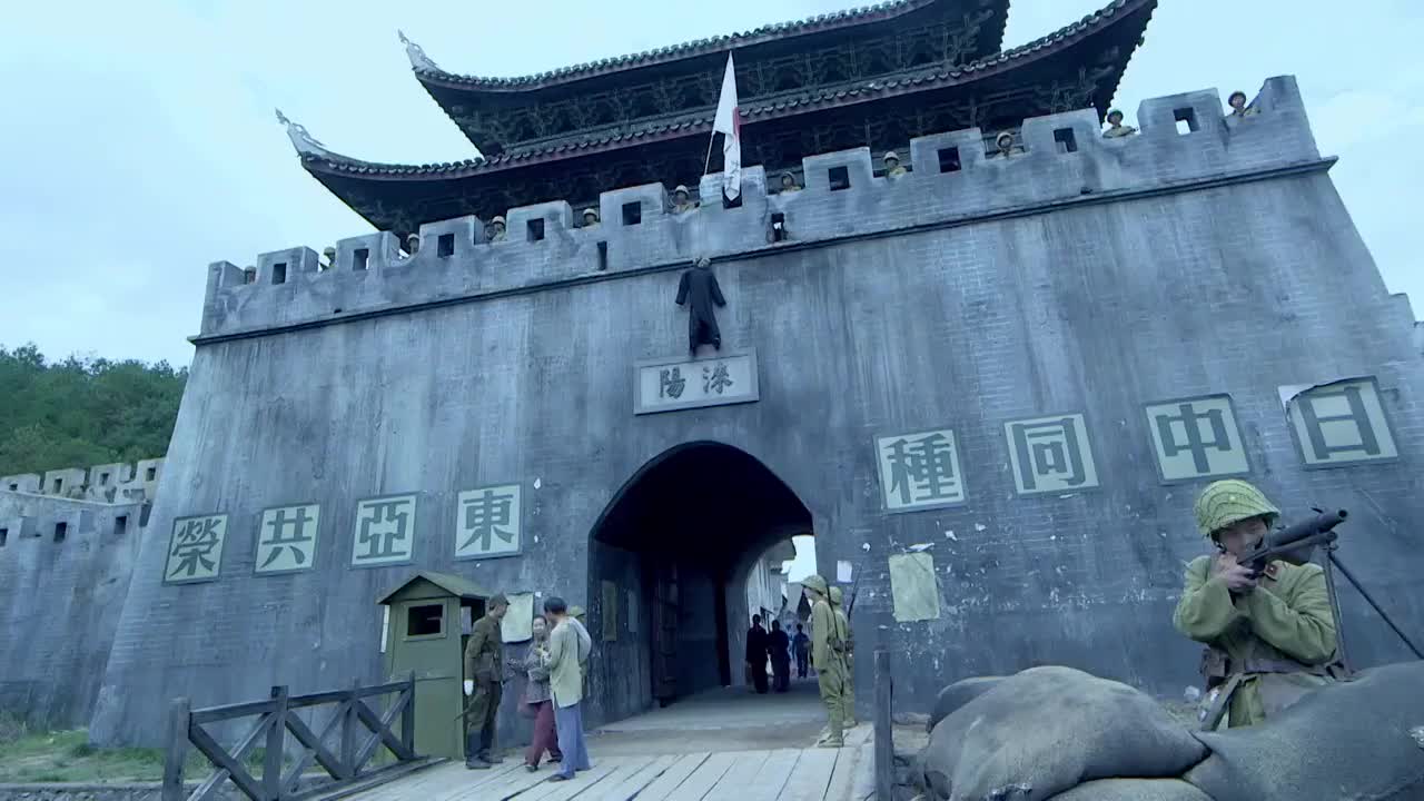 雪豹坚强岁月周老爷身亡尸首悬挂城门被用来示众