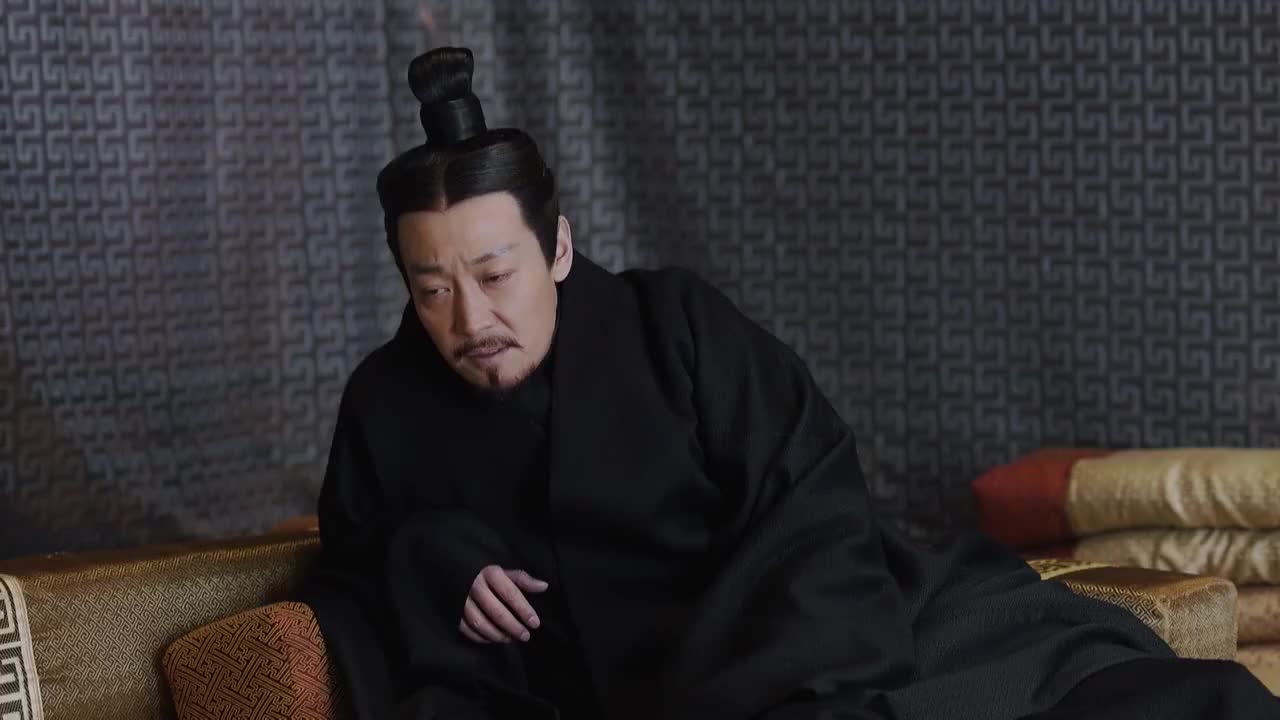 大秦赋嬴政三拜仲父吕不韦一旁的嬴异人神情复杂