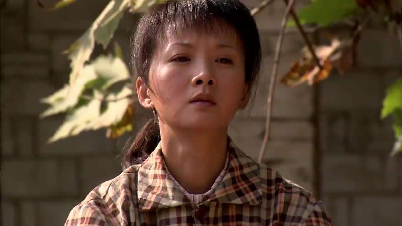 古村女人红英掏出所有积蓄供大丽上学行为感动校长破格录取