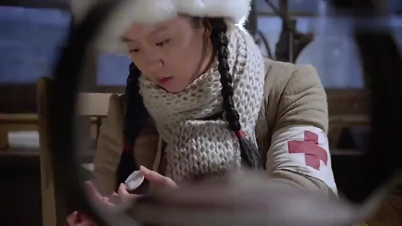 林海雪原小白鸽给邵剑波换药一个对视看出了不一样的感觉